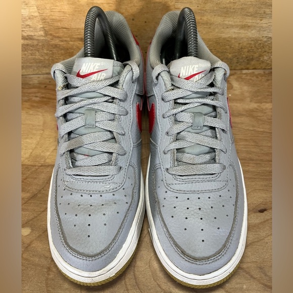 Nike Air Force 1 Low Womens Sz 7 (5.5Y) Shoes Sneakers Wolf Grey Red CI1759-002 - Picture 3 of 10